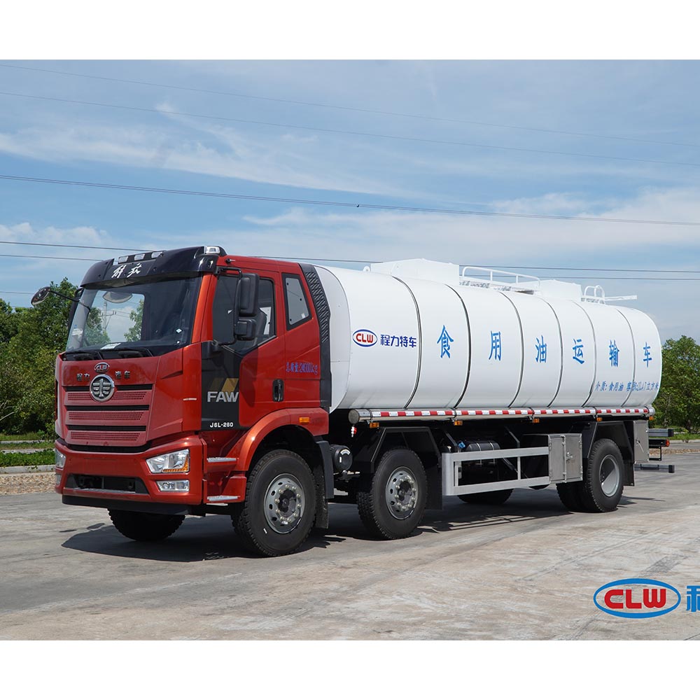 Edible Oil Transport Truck: Transporting cooking oil